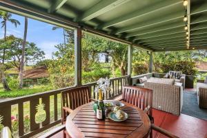 International Colony Club 28 · ICC 28 Remodeled 2BD Cottage in K