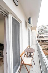 Serra Modern Apt " Free Parking " Quiet " Near Center
