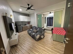 Majestic Condo Top Floor 2room Smart TV & WiFi