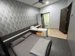 Majestic Condo Top Floor 2room Smart TV & WiFi