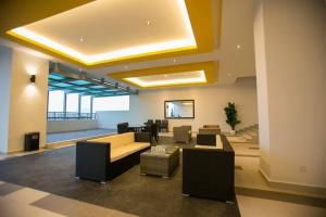 Majestic Condo Top Floor 2room Smart TV & WiFi
