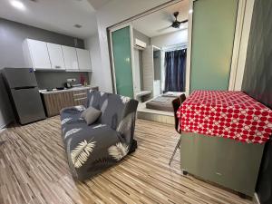 Majestic Condo Top Floor 2room Smart TV & WiFi