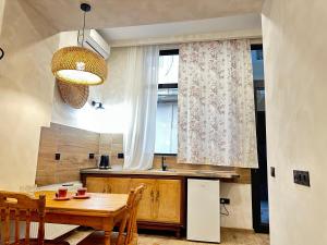 Tourist Heaven - Rustaveli McDonalds Apartment