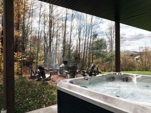 Chalet a Samia - Spa, luxury, Jay Peak view