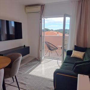 Chic Apartment Frane