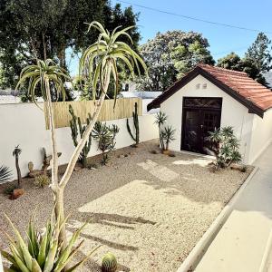 Chic & Modern Victorian Oasis in Sea Point