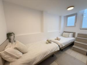 NEW - Old Town Modern Apartment Close to Beach