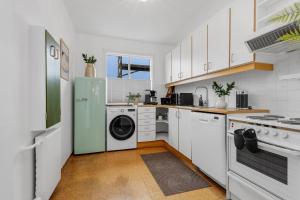 Bright & Spacious Stay for Families and Friends