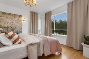 Bright & Spacious Stay for Families and Friends