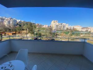 Cozy Apartment with Zoo View