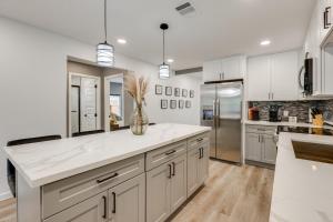 Updated Home with Hot Tub in Houstons Northside!