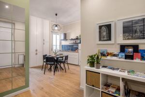 Tra i vicoli del centro Oro e Malva