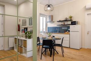 Tra i vicoli del centro Oro e Malva