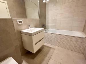 Sunshine Luxury Apartment Private Parking