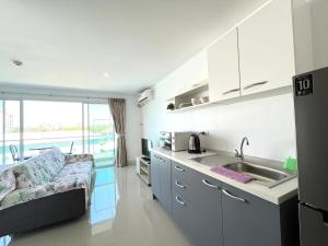 Bangsaray Beach Condo B421 บางเสร่ บีช