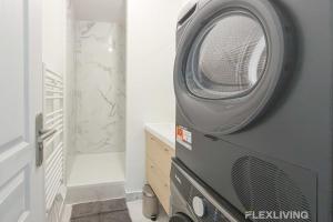 Idéal room in spacious T7 in Paris 20