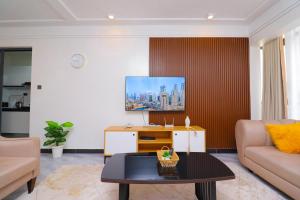 elegant exucutively furnished two bedroom apartment in kilimani which features fully equipped gym ,swimming pool ,breathtaking city views and close proximity to major shopping malls and gourmet restaurants