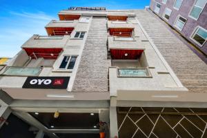 Hotel O BSR RoyalStay Super Luxury Hotel Rooms