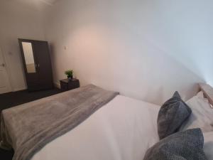 2 bed central apartments