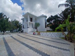 Evergreen villa