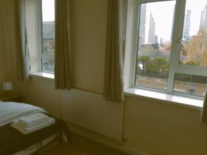 Cozy Vauxhall Nest-3 BDR flat, balcony, Tube, free Parking and lift- Perfect for Business, Tourist & long stay