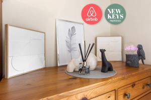 The Singing Canary | Tourist | Vacation