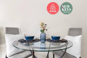 The Singing Canary | Tourist | Vacation