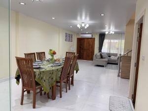 Family House Patong - Homestay