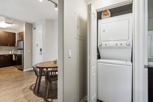 Chic Marina Oasis 5 star Amenities Central