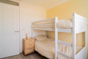 Spacious 3-Bed Home with parking