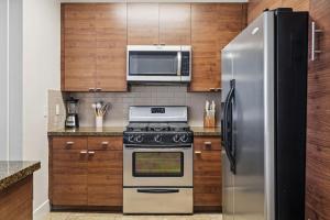 Modern Marina Sanctuary Central Pool Gym Spa