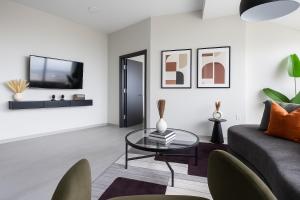 Luxury Downtown King Bed, Rooftop Pool