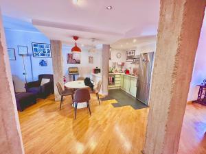 VATICAN GLAMOROUS at Passeggiata del gelsomino - FREE Parking, 4 Guests, Central Rome - Jubilee Ideal