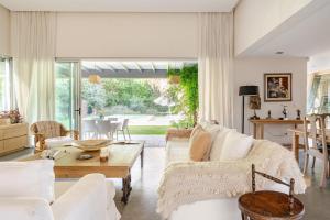 Modern House in Chacras de Coria