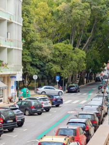 Charming DOurique 3-Bedroom Apartment with Private Balcony in Central Campo de Ourique, Lisbon