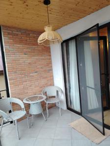 davit batoni small house