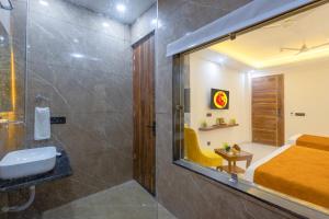 Hotel Urban Lion Near Delhi Airport