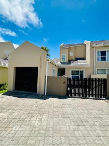 Bay Breeze Apartment with Ocean view