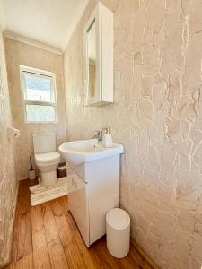 Bay Breeze Apartment with Ocean view