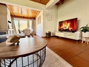 Bay Breeze Apartment with Ocean view