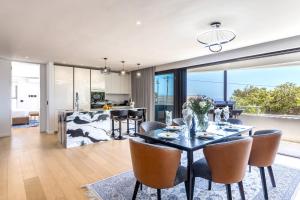 Modern Camps Bay Villa w Pool & Ocean View 5-star