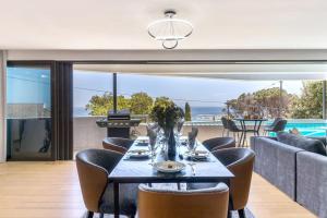 Modern Camps Bay Villa w Pool & Ocean View 5-star