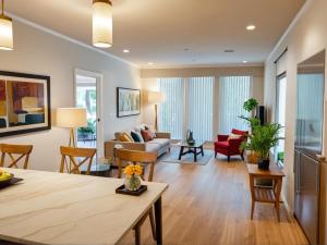 Modern Venice Beach Stay ENTIRE HOMES- Walk to Marina & Boardwalk
