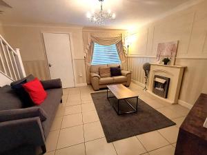 Luxury 3 Bedroom House with Parking