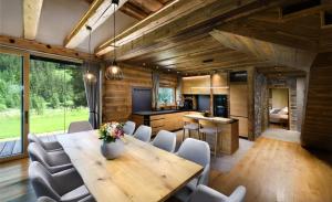 Chalet Mountain Rock - Luxury Retreat at Chalets Kvačianska Dolina