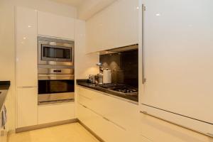 Lux 3 Bed condo with Ocean View Pool Houskeeping