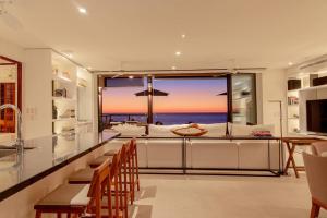 Lux 3 Bed condo with Ocean View Pool Houskeeping