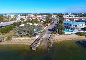 2 bedroom St Augustine Beachside Retreat steps to the Beach
