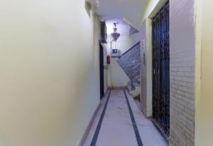 Hotel O by OYO Home Cozy Studio Collage Square Hotel Maya International Near St. Thomass Church