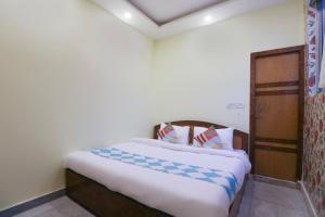 Hotel O by OYO Home Cozy Studio Collage Square Hotel Maya International Near St. Thomass Church